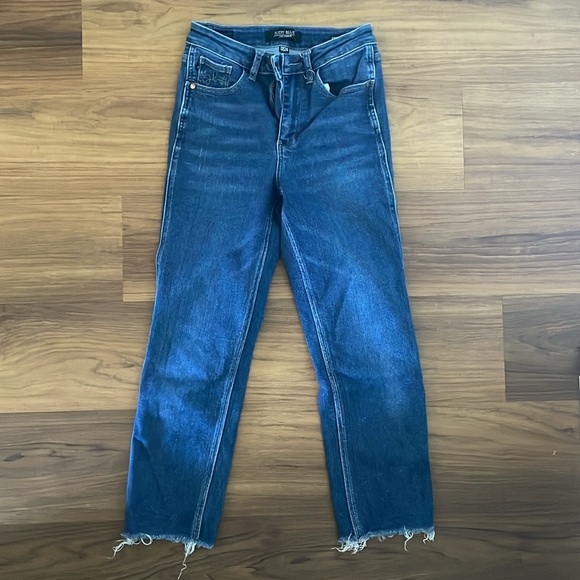 Judy Blue cropped jeans - Picture 3 of 4